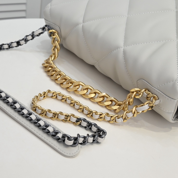 シャネルバッグ角部分ディテール